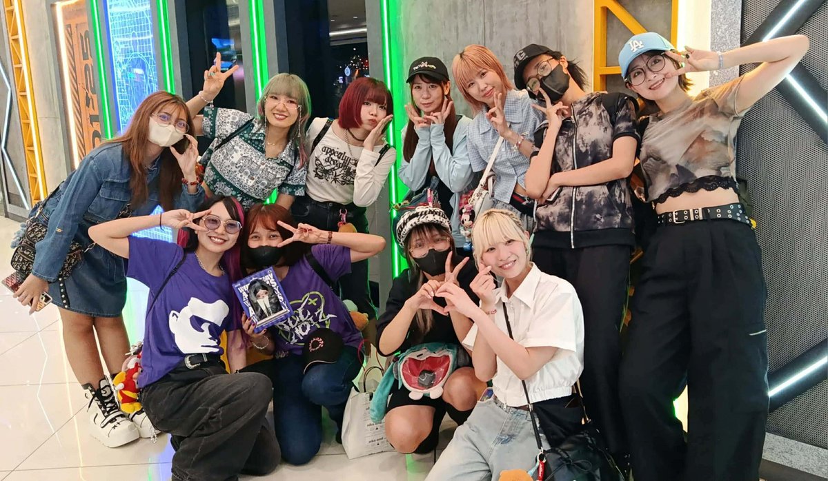 pastelmixinfo's tweet photo. 💕 Before our flight, Pastel Mix got to hang out a bit with Kamen Joshi! 🎶✨ 

Thank you and Otsukaresamadeshita, Kamen Joshi! See you again soon! Pastel Mix loves you! ❤️💜💙💚🤍 

#PASTELMIX #ツーステ 
#KamenJoshi #仮面女子 
#idol #アイドル
#ToyConNexus2026 https://t.co/JIHQnzDDCg