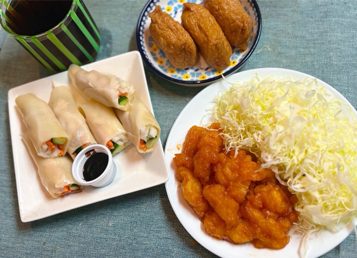 CoffeeShopRetro's tweet photo. 【夜ごはん】0614 
梅雨は変化しやすい気候だが日により寒暖差が激し。昨日は暑くせっせと麦茶作ったら今日は肌寒し。お惣菜祭り。北京ダック風合鴨、稲荷寿司、#白身魚の甘酢あんかけ、キャベチ、麦茶。#中華惣菜 は #クイーンズ伊勢丹 の麗彩楼から抜け出せなさすぎる。明日は暖かい日でありますよに https://t.co/2BxEACgcpP