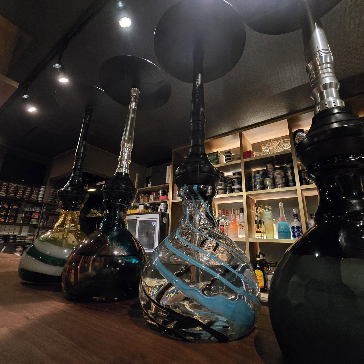 Gaen_Shisha's tweet photo. - ̗̀臥煙𝙊𝙋𝙀𝙉   ̖́-

滋賀県の草津駅から徒歩5分の大人な隠れがシーシャバー臥煙です。

当店は珍しい｢SAHARA SMOKE｣をいくつか扱ってますので、興味ある方もない方も是非お待ちしてます！

OPEN  20:00
CLOSE  29:00

 #滋賀シーシャ #草津シーシャ #シーシャ #シーシャバー #煙に愛を https://t.co/UGf0Ws0Ddr