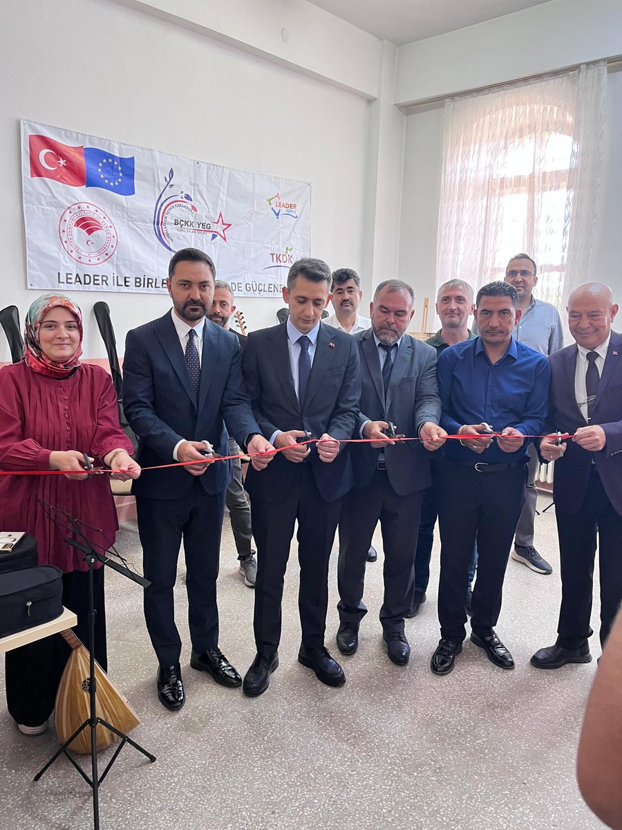 keskinkaymakam's tweet photo. 📍İlçe Halk Eğitim Merkezi

Kaymakamımız İlhan Kayatürk, IPARD Programı kapsamında LEADER yaklaşımıyla Bahşılı-Çelebi-Keskin-Karakeçili Yerel Eylem Grubu Derneği tarafından hayata geçirilen Hacı Taşan Müzik Odasını ziyaret etti.

Ziyaret kapsamında müzik odasında incelemelerde bulunan Kaymakamımız, yürütülen faaliyetler ve verilen eğitimler hakkında yetkililerden bilgi aldı. Bozlak kültürünün yaşatılması ve gelecek nesillere aktarılmasına yönelik çalışmalar değerlendirildi.