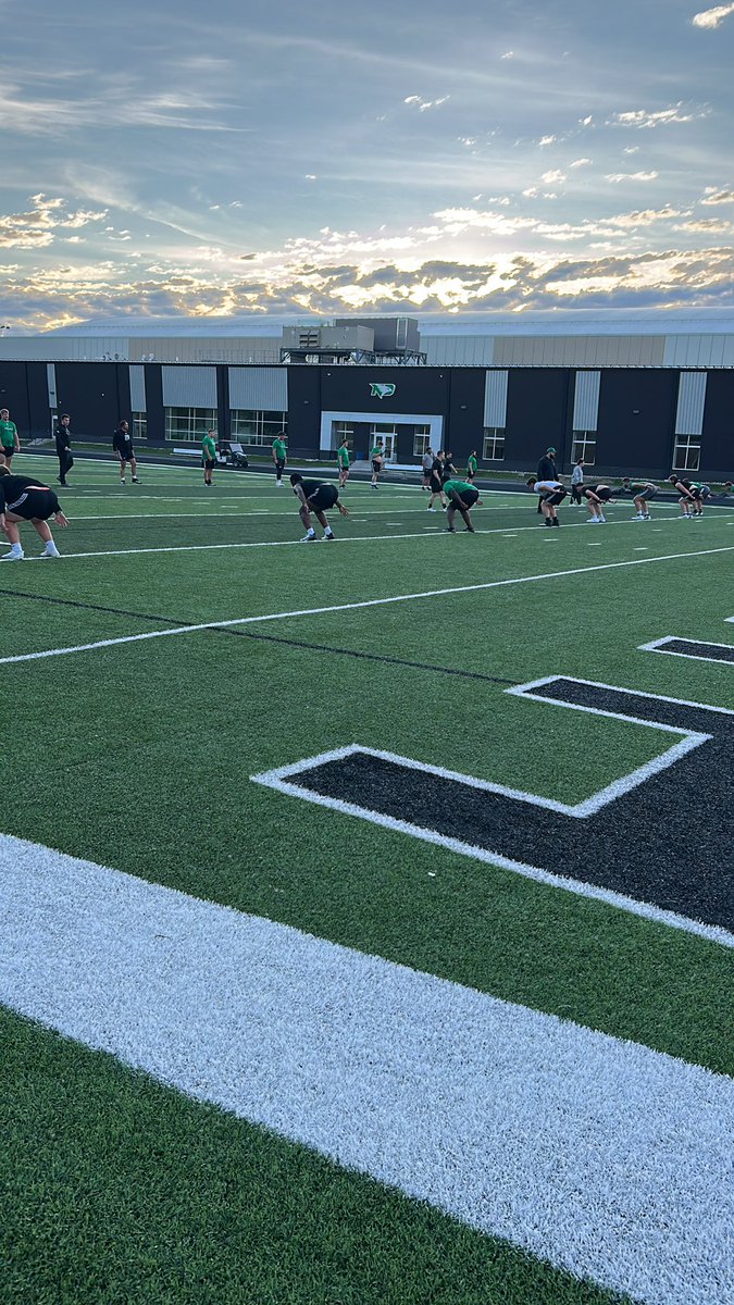 TrevorOlson62's tweet photo. 1% better each day! Great morning to start the week in Grand Forks! #JYDs https://t.co/iw3SewM8XH