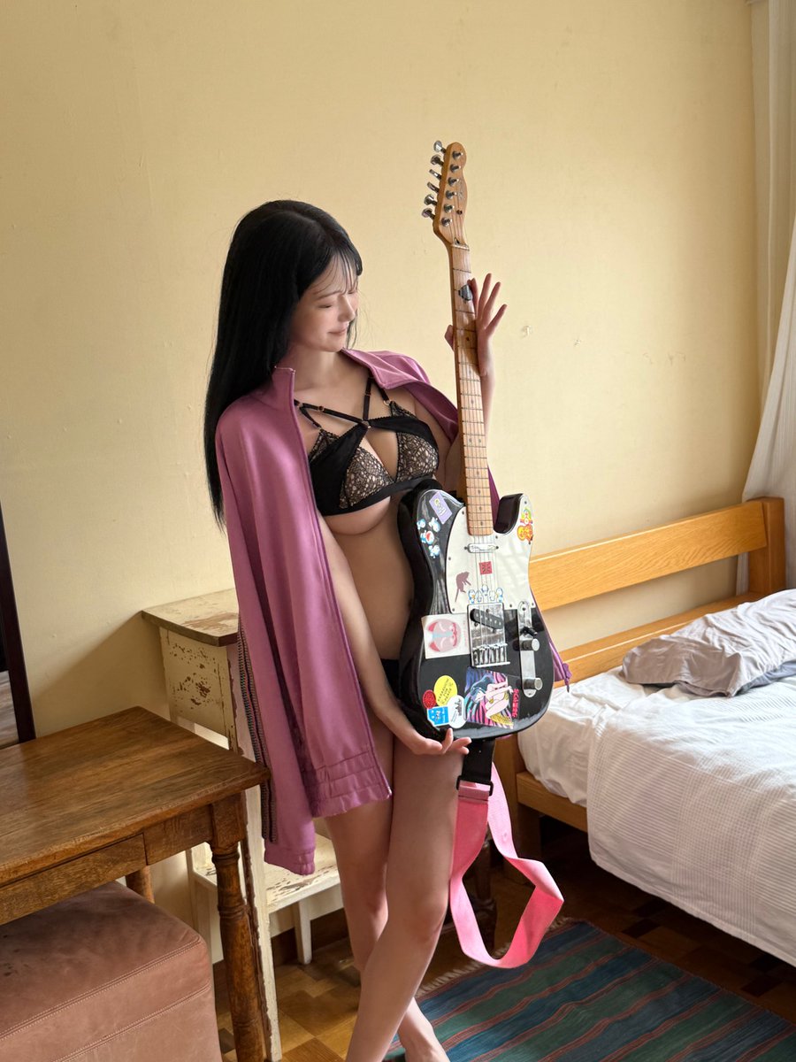 116tn_1's tweet photo. #週刊FLASH さん発売中です🎸🩷 https://t.co/WrjwdvkeKu