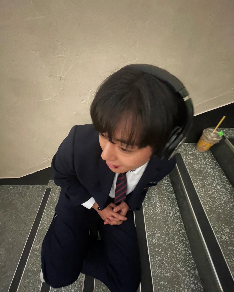 orbtingyou's tweet photo. jihoon’s genre: girl pop https://t.co/QZxQ3UuTX1
