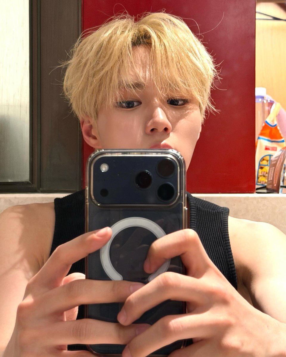 jkunseo's tweet photo. Freshly arrived, freshly confused, and freshly overwhelmed by the fact that there are probably a thousand things worth doing in Beijing while I'm still debating whether I should unpack my suitcase or run outside immediately. https://t.co/8PosmfEMjX