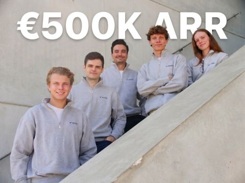 Simon_LeanderW's tweet photo. We fit €500K ARR a while ago. Wanted to introduce the team that got us here.

CTO: Julius Betzler — built 3 companies from 0 to 1 before this one
CPO: @augustGutsche  — obsessed with product since his first semester at uni
Founding Engineer: Dora Pruteanu — top 1% CS at TUM
Head of GTM: Niccolo Casamatta — quit a six-figure IB job to be here

Building this team was harder than hitting the number.

The goal: own content production for AI Visibility in regulated, brand-sensitive markets.

Heads down. See you at 1M.