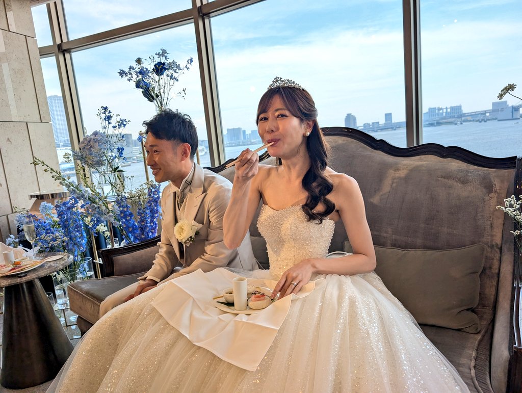 chiki2johnny14's tweet photo. 谷内田哲平さん佐藤由菜さん（ゆなな）の結婚式に岩井万実ちゃんと🤗二人の優しい人柄が溢れる素晴らしい式でした🥹周りの人達を笑顔に、幸せな気持ちにしてくれるほんとに素敵な夫婦！おめでとう🎉末永くお幸せに✨そしてこれからもよろしく😊🙏
（4枚目の📸は #いた3 オープニングで）#まー水 https://t.co/nKPDRCZFnO