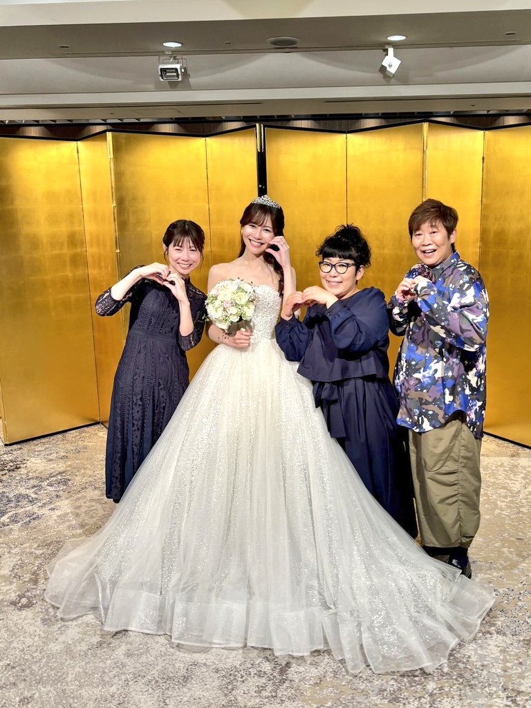 chiki2johnny14's tweet photo. 谷内田哲平さん佐藤由菜さん（ゆなな）の結婚式に岩井万実ちゃんと🤗二人の優しい人柄が溢れる素晴らしい式でした🥹周りの人達を笑顔に、幸せな気持ちにしてくれるほんとに素敵な夫婦！おめでとう🎉末永くお幸せに✨そしてこれからもよろしく😊🙏
（4枚目の📸は #いた3 オープニングで）#まー水 https://t.co/nKPDRCZFnO