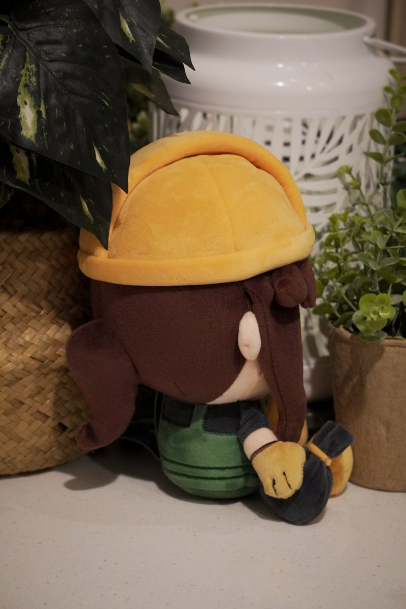 PearlescentMoon's tweet photo. While I was away, a new 'Pearl' Makeship plushie campaign was released!
This time, we're rewinding it back to my 'Cleaning Lady' days in Hermitcraft!
If you're interested, this plushie will be available for a limited time before it'll be gone forever ❤️
https://t.co/PXy8NQHw49 https://t.co/kX6aVFwvAd
