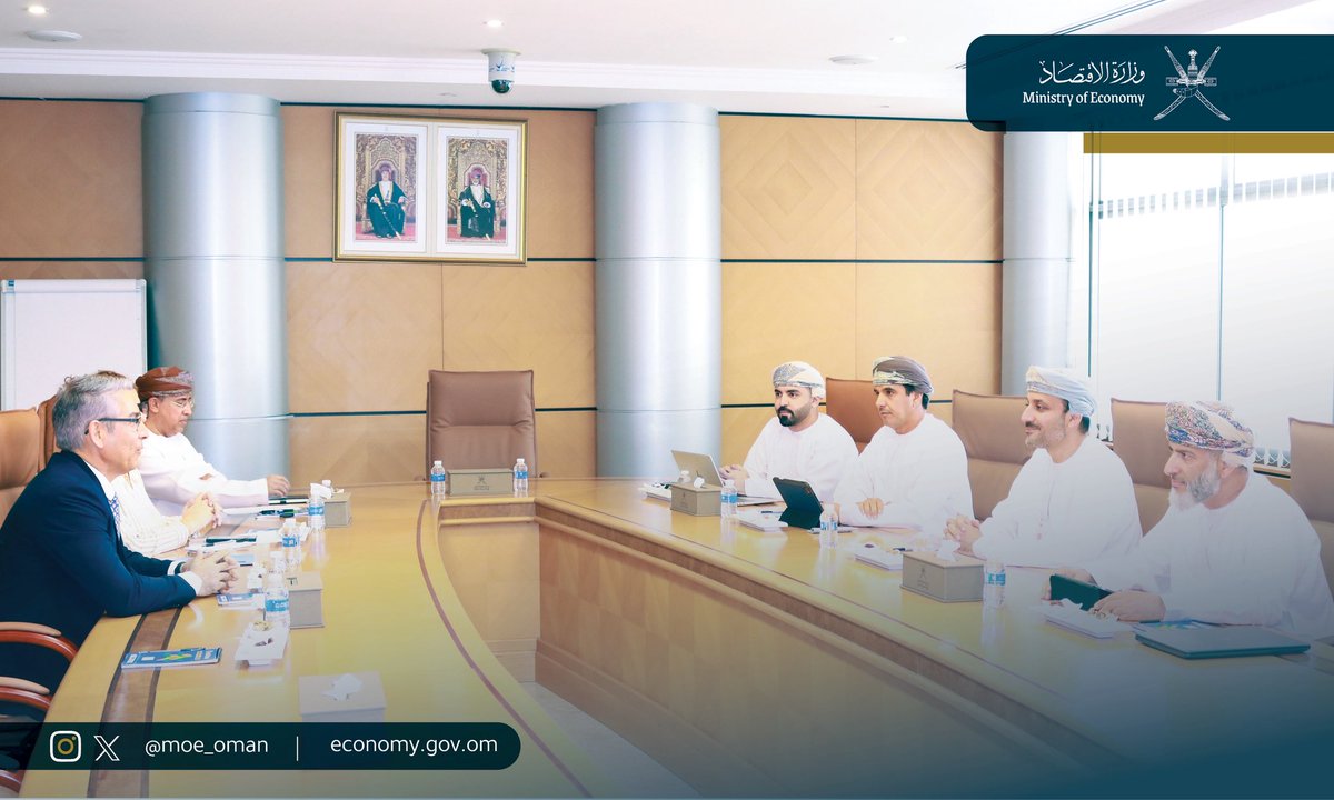 MOE_Oman's tweet photo. تعزيزًا لأوجه التعاون الدا��مة لمستهدفات #رؤية_عُمان_2040، التقى سعادة السيد الدكتور منذر بن هلال بن بدر البوسعيدي رئيس وحدة متابعة تنفيذ رؤية عُمان 2040 ب��زارة الاقتصاد، وفداً من منظمة الأغذية والزراعة للأمم المتحدة (الفاو) برئاسة سعادة الدكتور ثائر ياسين ممثل المنظمة. https://t.co/GkcHIqMCYk