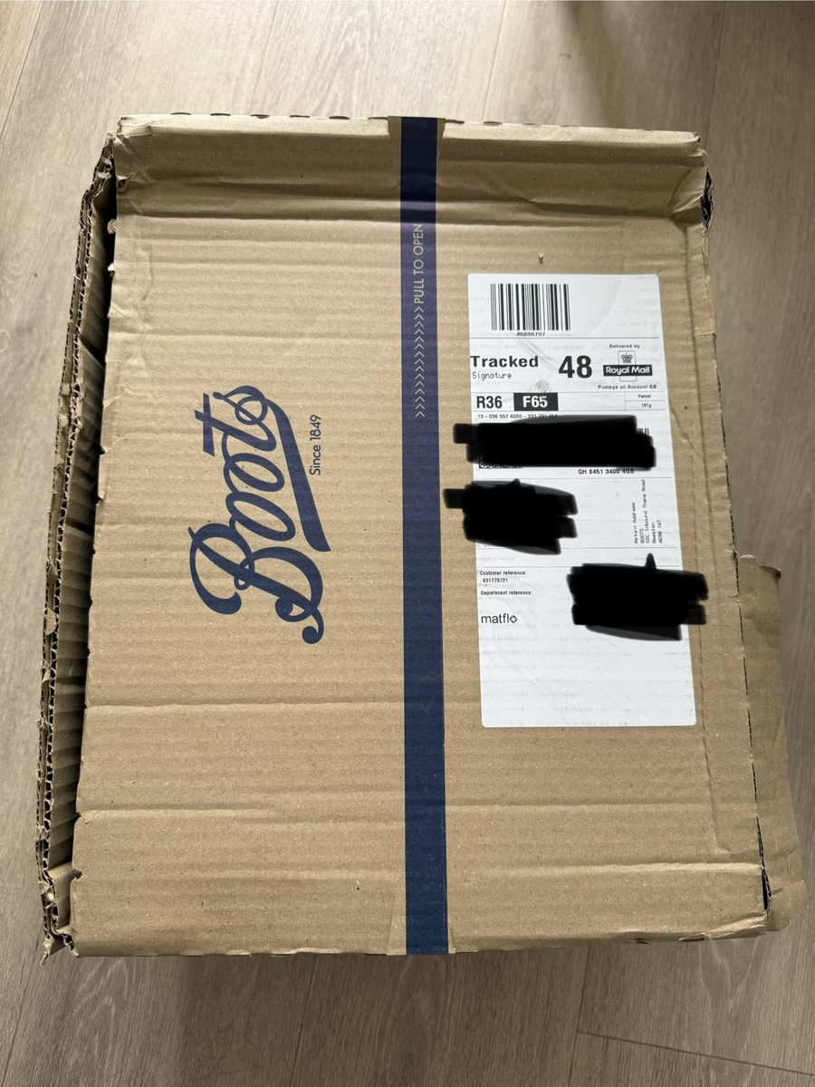 Chirag1Pradhan's tweet photo. @BootsHelp Is this the quality of packaging customers are expected to recieve for a high value order of £281.48!! @RoyalMail You delivered the parcel on the wrong street and signed for by the postman himself with the wrong last name on it !! #BootsUK #RoyalMail #DeliveryFail https://t.co/qStYZ7cIvG