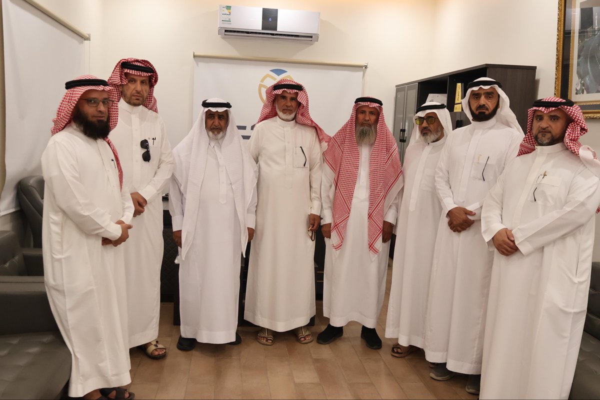 malik_org's tweet photo. تشرفت جمعية مالك للخدمات الإنسانية بالمحالة هذا اليوم بزيارة وفد من أعيان قرية العين وهم:

أ/ علي سعيد رفيدي
أ/ أحمد مشبب عبدالله آل ملاح
أ/ عبدالله محمد آل طليع
أ/ محمد عايض آل ملاح  
أ/ مشبب أحمد يوسف آل رائف
أ/ منصور عبدالله منصور 
أ/ علي عبدالله بن قبطي

اطلع الزائرون خلال الزيارة على انجازات الجمعية وباركوا جهودها وتم مناقشة سُبل التعاون والدعم لإنجاح البرامج المستقبلية. وقد ثمّن أعضاء الجمعية هذه الزيارة المثمرة التي عبّرت عن مشاعر الصدق والعطاء.. سائلين الله تعالى لهم التوفيق والسداد.

#قطاع_غير_الربحي #جمعية_مالك #عمل_خيري