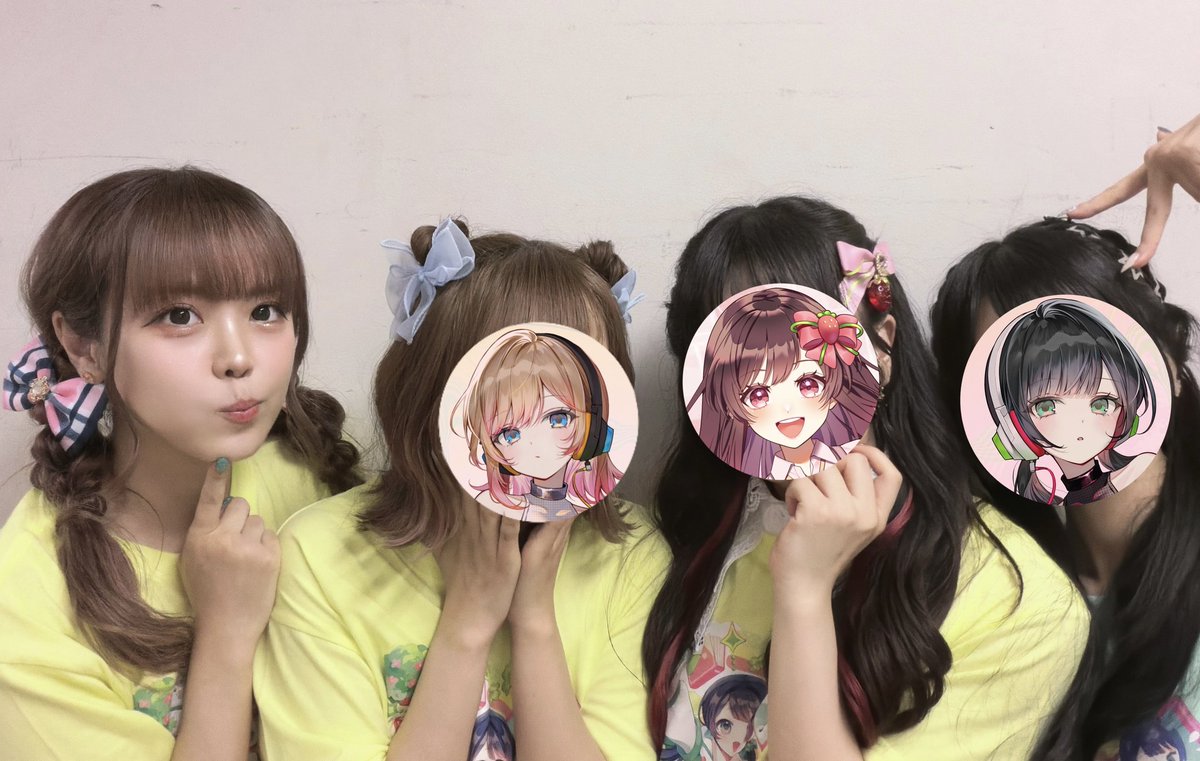 hiiragi_yuka530's tweet photo. ことワン2の思い出〜꒰(  ˶꜆ᗜ ࠔ ᗜ꜀˶  )꒱

ゲストゆかはのめぐの3ショットと、
ことはのめぐゆかの4人写真〜！！！！！ https://t.co/eDn3K4eTSX