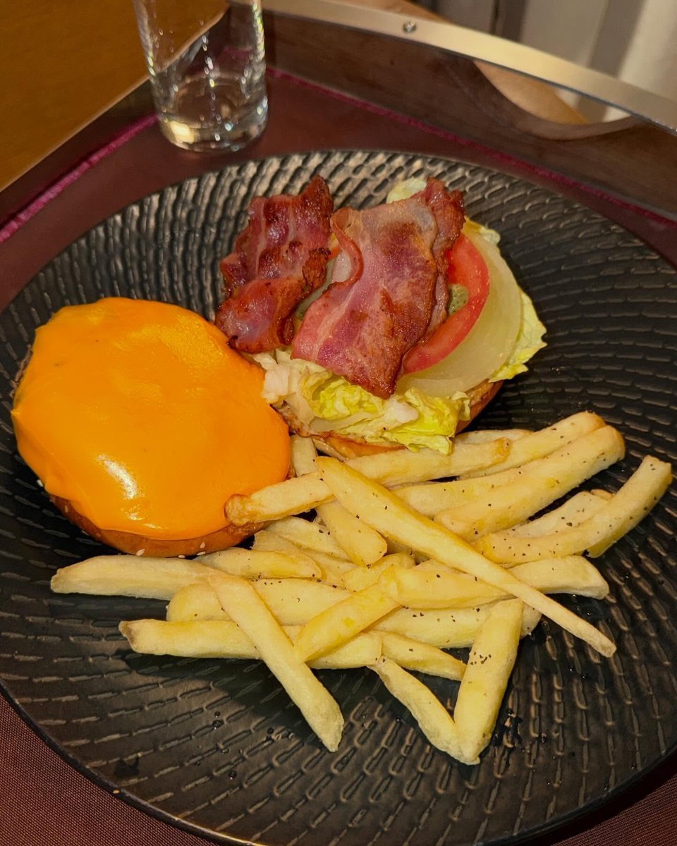 jkunseo's tweet photo. But at least I’m well-fed. https://t.co/1BK1wU3MiG
