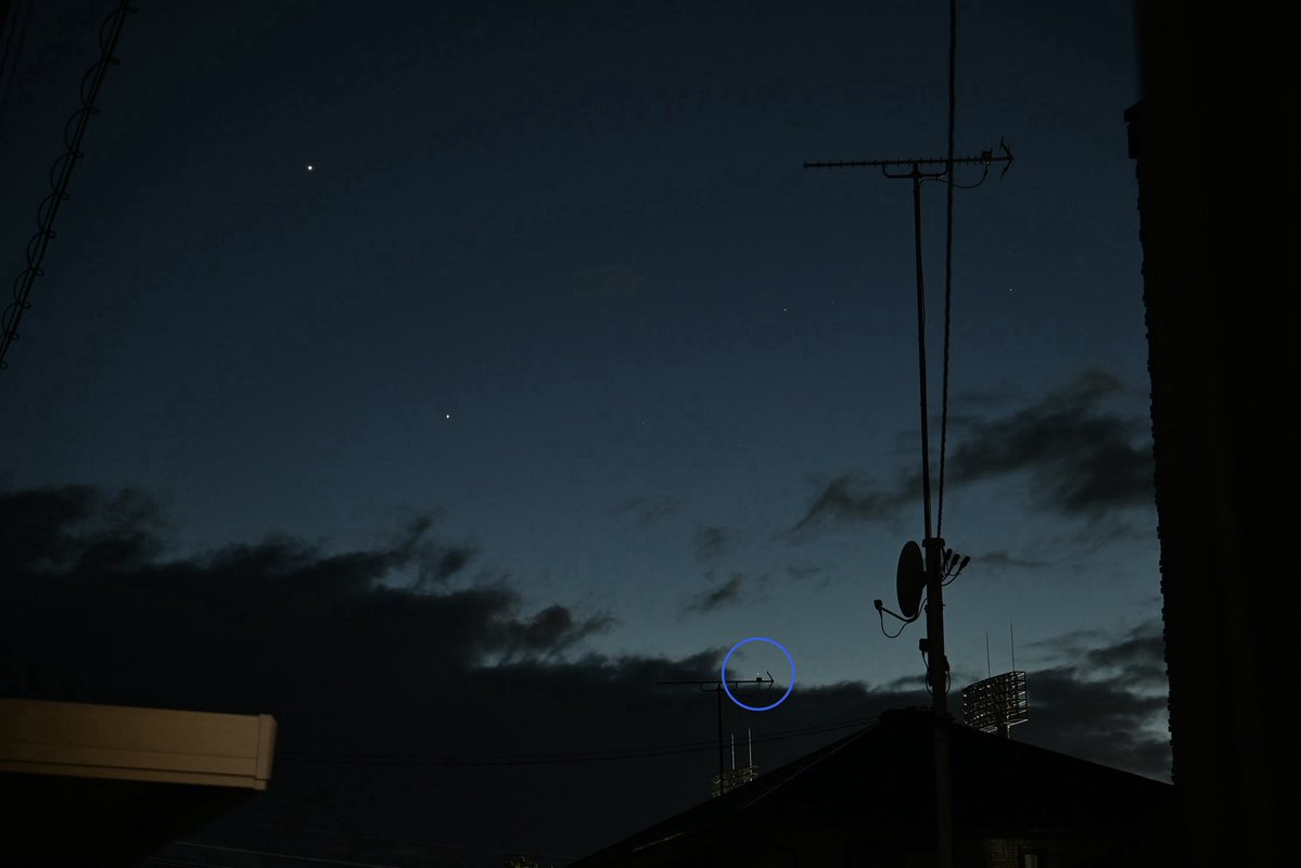 echigon4's tweet photo. 今日の水木金✨️
#金星 #木星 #水星 #ﾎﾟﾙｯｸｽ #ｶｽﾄﾙ #ガリレオ衛星 #夕空
明日は水星の右下に二日月さんが加わります🌙
見れるといいな🎶 https://t.co/kyu0JmJ3os