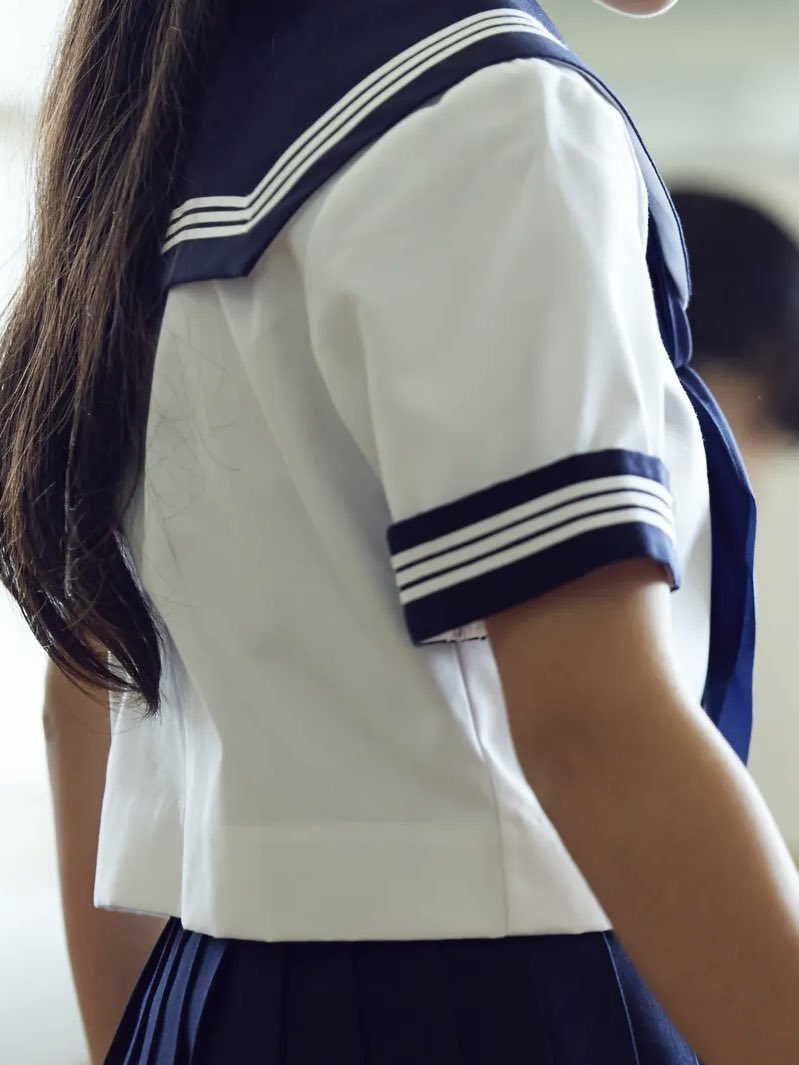 yuiyui_jk03's tweet photo. 夏服セーラー服いいなー☺️
この何気ない着こなし感が、逆にすごく好き。 https://t.co/WDeNolzWkt