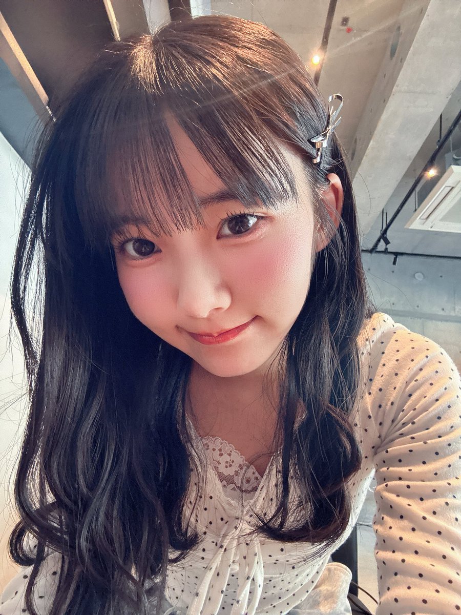 cocoha_egu424's tweet photo. 髪巻いてお姉さんになった日😽 https://t.co/rYb6w1mBoQ