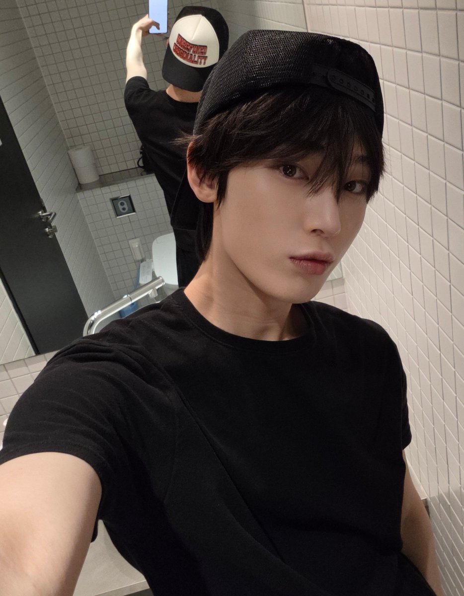 ftalsunoo's tweet photo. THIS SUNOO SELCA WTF ??????? HE IS  INSANELY FINE https://t.co/fWa6Tf2lV5
