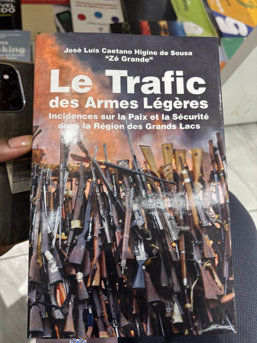 TallAngolan's tweet photo. Alguém consegue me encontrar este livro📕? @Francisco05t  podes ajudar? https://t.co/FWqngclTxF