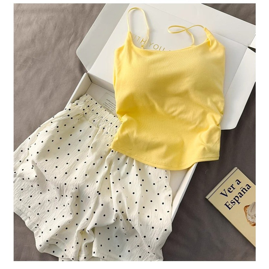 dewinariuslim's tweet photo. Siapa kalo dirumah sering tanktopan gini? 
Aku rekomendasiin kalian yang lucu lucu ini
https://t.co/V5ig0dBiud https://t.co/TttwSg9ilJ