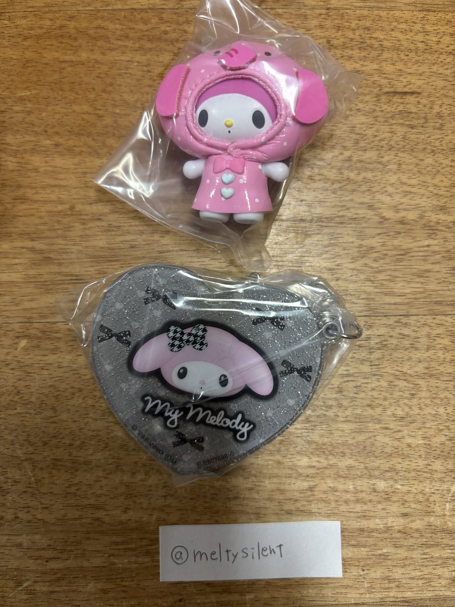 meltysilent's tweet photo. サンリオキャラクターズ　ちびっとも　モノトーンスライドミラーコレクション　ガチャ　交換

【譲】 レインコート　マイメロディ
　　ミラー　マイメロディ

【求】 レインコート
　　シナモロール シナモン＞ウサハナ
　　ミラー　シナモロール

郵送での交換希望です📮
お気軽にお声がけください。 https://t.co/GHAtXXePve