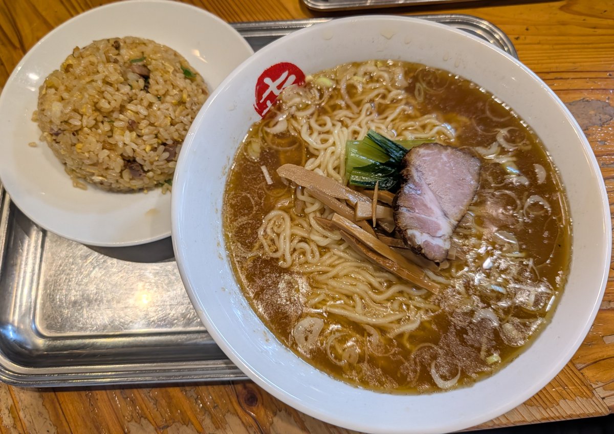 jiro0220's tweet photo. 中華そば まるき　＠松戸
中華そば(中)+チャーハン(小)
#ラーメン https://t.co/hXtoil1Y5k