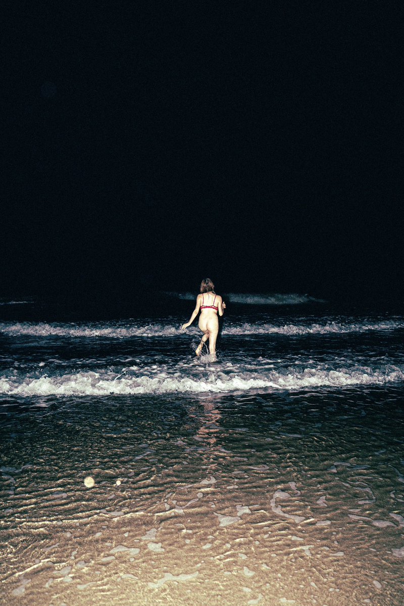 sondiaze's tweet photo. i am perfect for baywatch https://t.co/WmtMLLAy9k