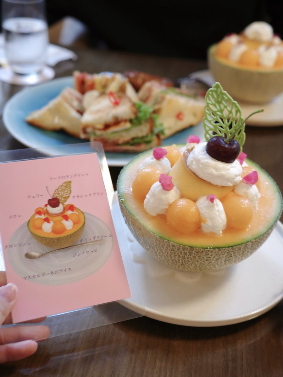 s2_oO07's tweet photo. セレスティン東京芝のメロンパフェ🍈🤍
気になってたから行けて嬉しい！本当に美味しすぎた、、(^っ ̫ -^)🎀🍮♡ https://t.co/68fQ9cAxhQ