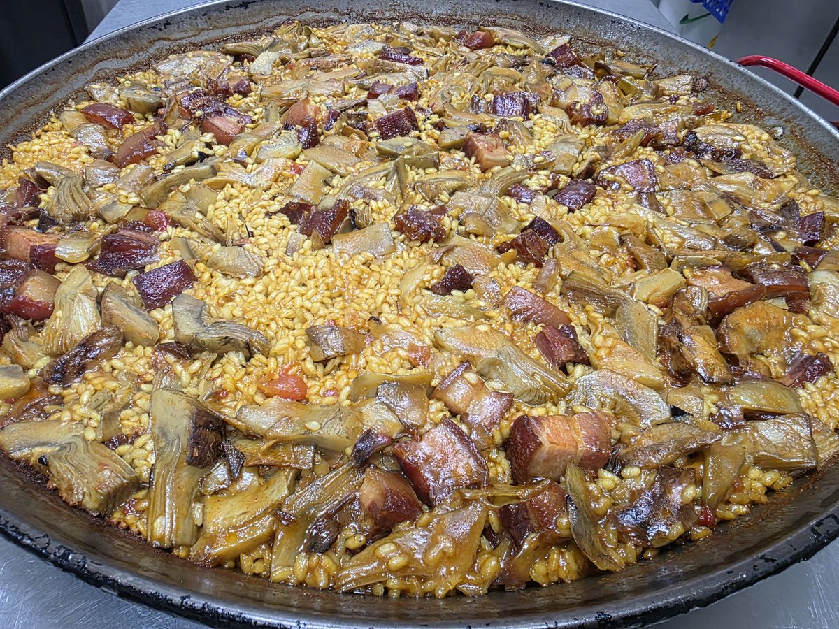rafetavlc's tweet photo. Arroz con torreznos y alcachofas. https://t.co/c6OKEwAVTi