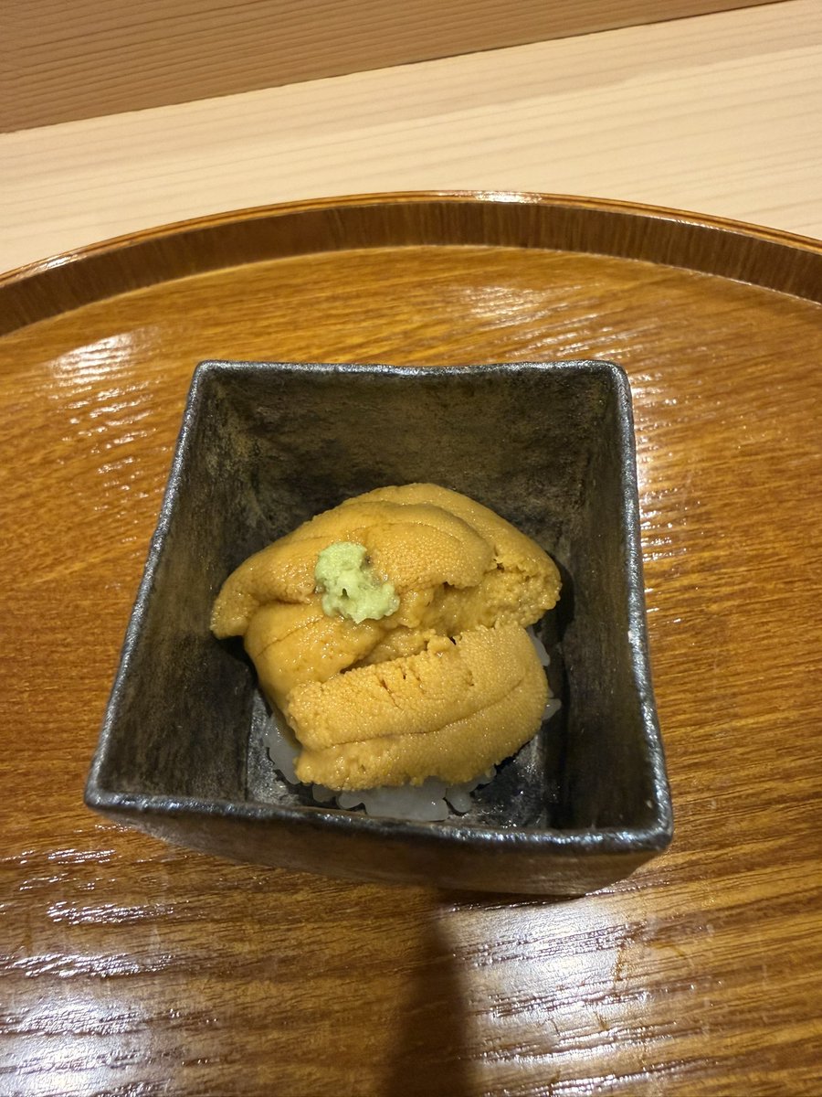_hirokiofficial's tweet photo. 今日はチームで5月の目標達成祝い🍣🍶

みんな本当によく頑張ってくれました。
美味しいお寿司と日本酒で乾杯です！

仲介革命はまだまだ成長途中ですが、
「不動産業界の当たり前を変えたい」
という考えに共感してくれる仲間を探しています。

宅建をお持ちの方、
・お客様本位で仕事がしたい
・無理な営業をしたくない
・新しい不動産会社を一緒につくりたい

そんな方はお気軽にDMください😊笑

#仲介革命 #宅建士 #不動産営業 #不動産転職 #採用募集 #川崎市 #町田市