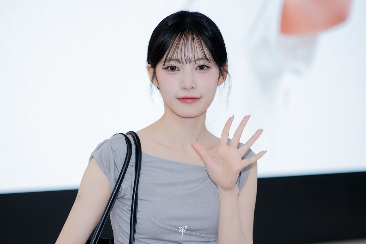 scenebag's tweet photo. 260614
#리브 #리센느 #RESCENE #LIV https://t.co/RtabK2sI2z