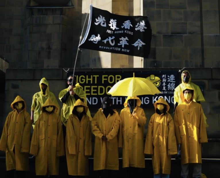 hkdc_us's tweet photo. "We're #HongKongers. We've been holding an umbrella since 6:12pm on 12 June. We're staying here for 24hrs to commemorate the anti-extradition law protests in 2019. The umbrella represents FREEDOM RESILIENCE SOLIDARITY
@HKers_in_Leeds #UmbrellaRelay
#FightForFreedom
#StandWithHK https://t.co/qFMSOdczxn
