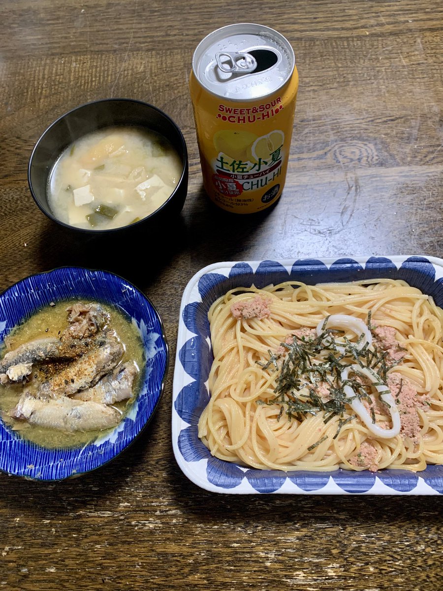 Myaover7's tweet photo. 晩御飯

冷凍パスタたらこといか
ローリングストックの缶詰
オイルサーディンに七味をたっぷりかけて
味噌汁
土佐小夏CHU-HI

#雪兎食べちゃう
#おいしソウカ
#うまのぴやで https://t.co/x9a2L4k39p