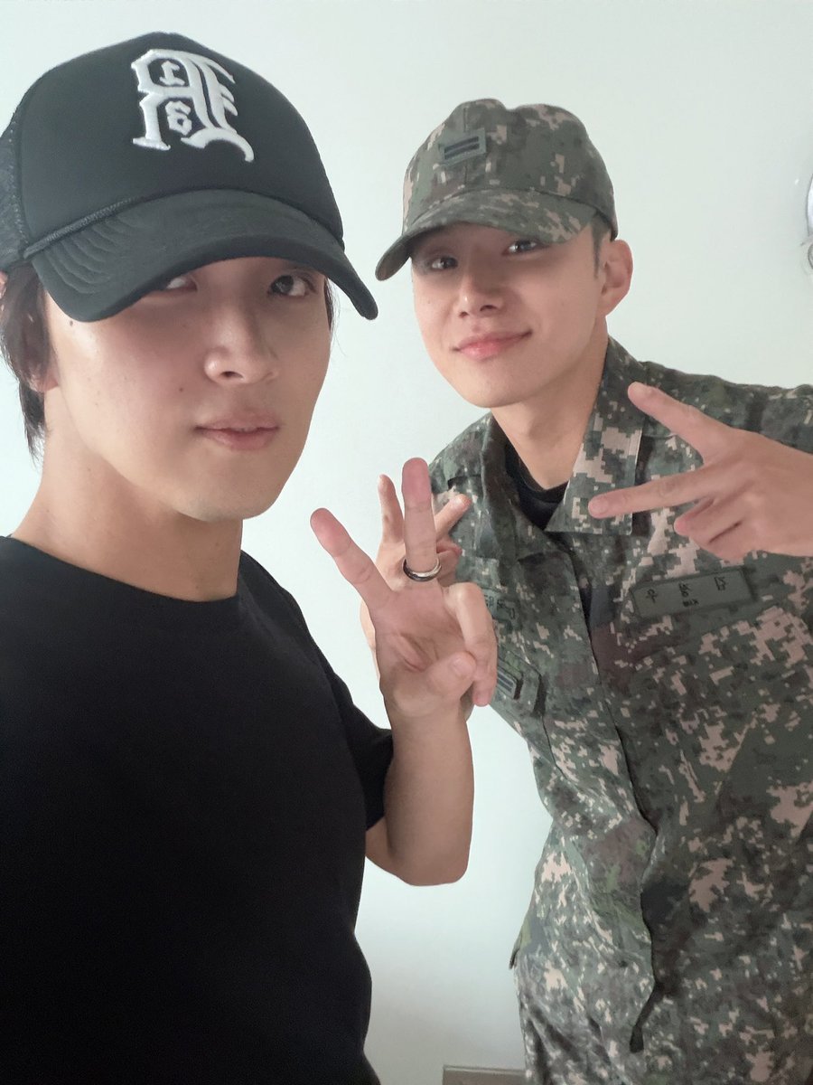 rerebjy98_'s tweet photo. pesona cowo yg update kabar lewat postingan orang lain 😊 https://t.co/K074LGQQYa