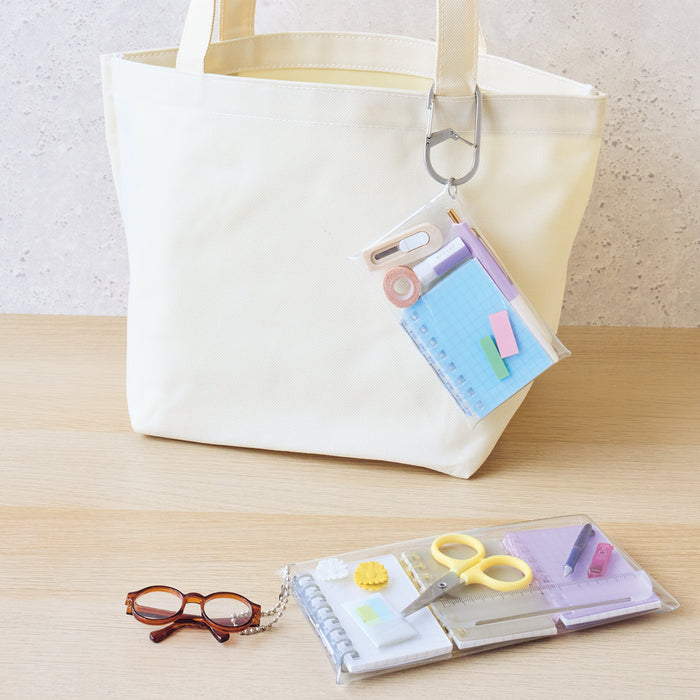 LIHITLAB's tweet photo. ビニールポーチに入れてもとっても可愛いんです！
持ち運びもできて可愛くアレンジできます🫡
#オープンリングノートミニ https://t.co/eMMHLYvQ1J