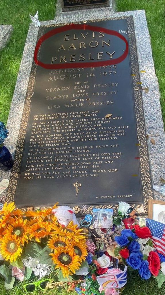 Daniell64334313's tweet photo. ELVIS’S tombstone. 
Elvis’s real middle name was “Aron” NOT “Aaron!”
Misspelling matters. 

~ Deep Dives https://t.co/hK1bYiuMUl