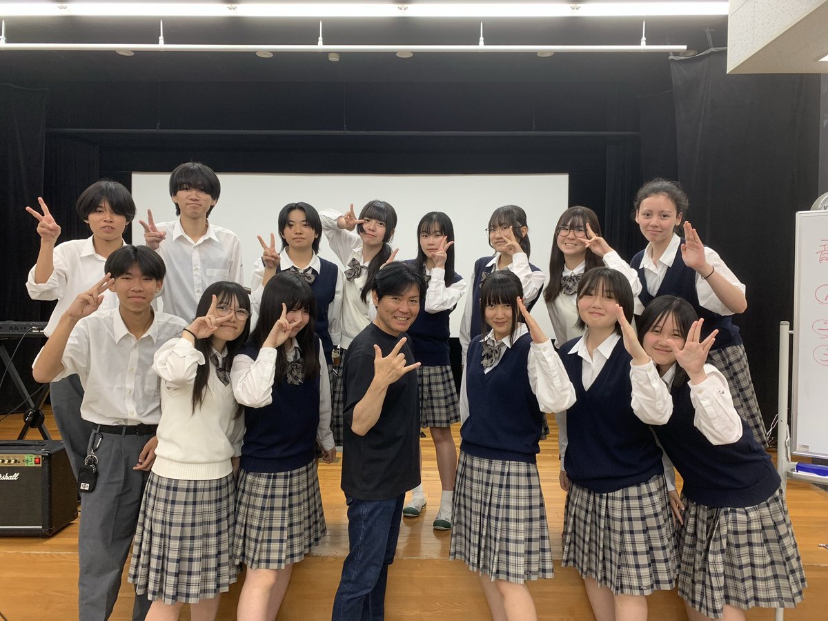 StudioAdviser's tweet photo. 今日は川越南高校のボーカルセミナーでした！何だかあっという間に終わってしまいましたが、それだけ充実していました。
みんなには早くボーカルとしての基礎を身に付けて欲しいですが、私も頑張らねば！

機会があれば続きをやりましょう。
ありがとうございました！ https://t.co/C4DJQbHQNC