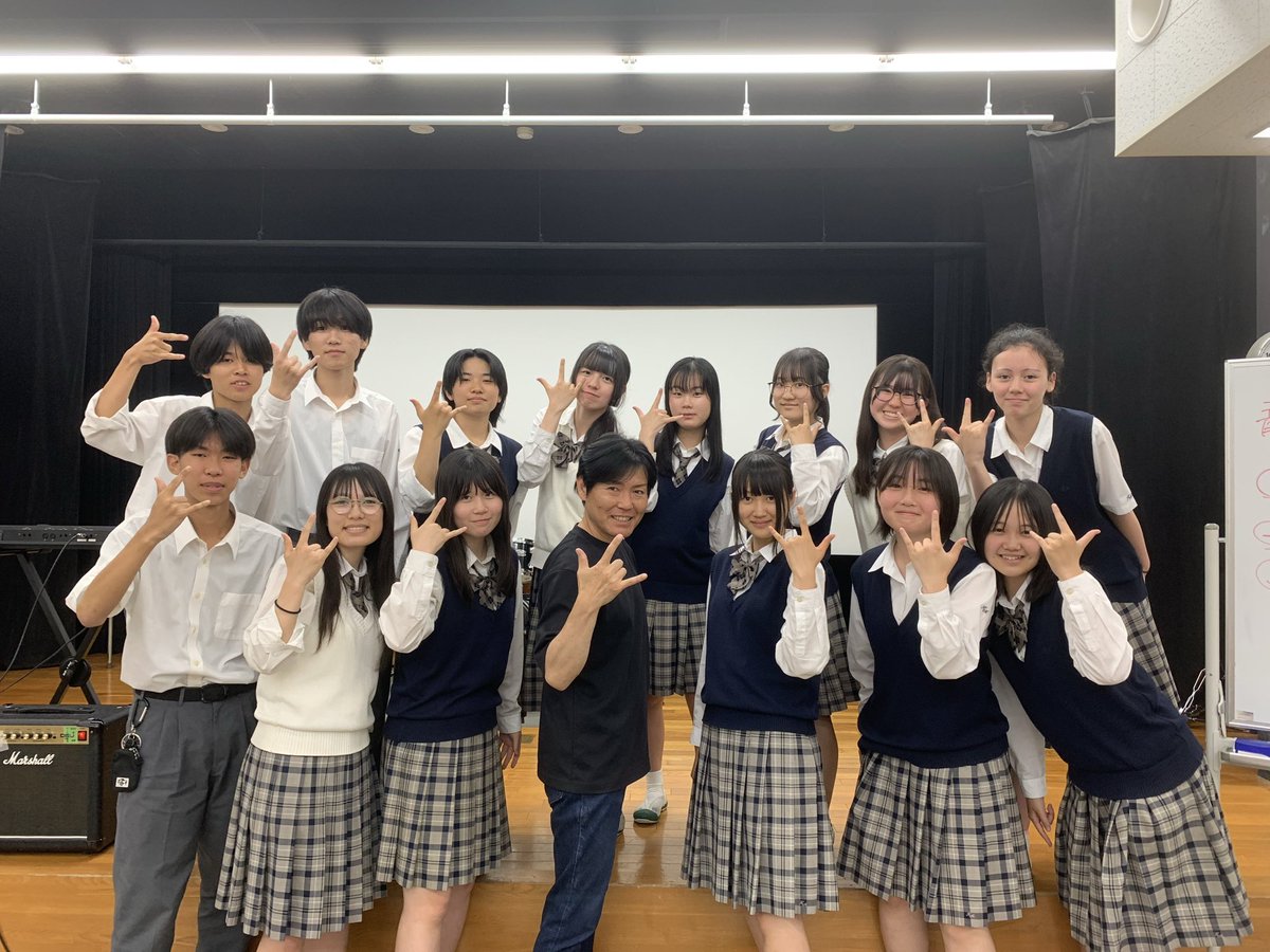 StudioAdviser's tweet photo. 今日は川越南高校のボーカルセミナーでした！何だかあっという間に終わってしまいましたが、それだけ充実していました。
みんなには早くボーカルとしての基礎を身に付けて欲しいですが、私も頑張らねば！

機会があれば続きをやりましょう。
ありがとうございました！ https://t.co/C4DJQbHQNC