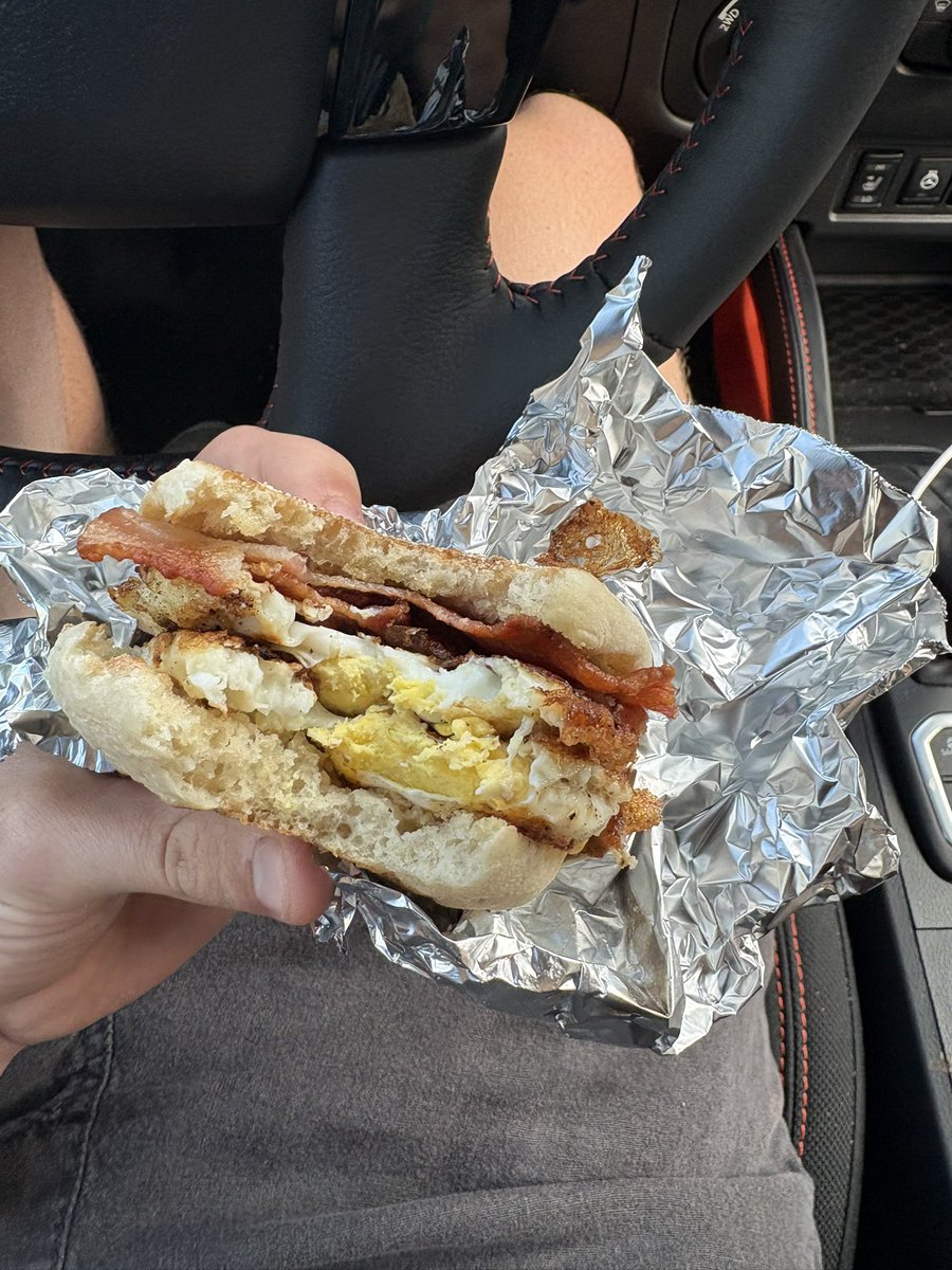TrustFundTuck's tweet photo. Brunson egg and cheese all dick and balls. #whyllin https://t.co/6tjxmXimRt
