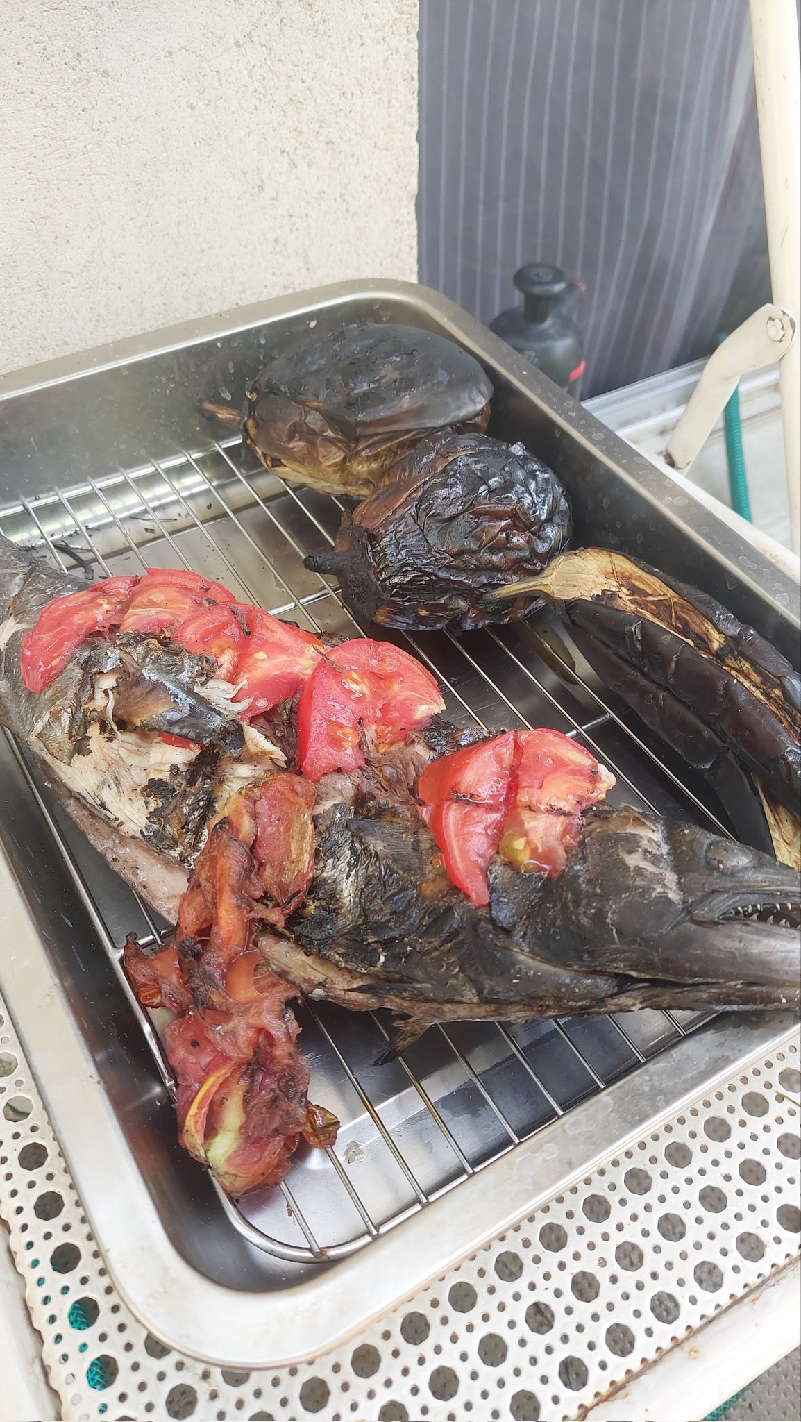2 pic. Pendant que le Barbu gère le barbecue, je me muscle le ... https://t.co/62YGnqRJul