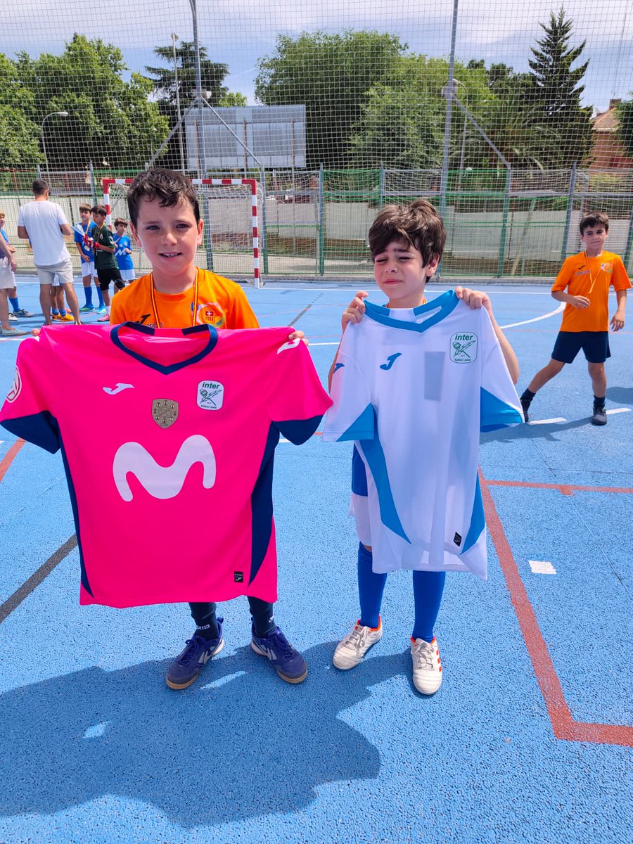ClubInterFS's tweet photo. 😍 El pasado fin de semana se celebró el Torneo Final Escuelas Inter organizado en el Colegio Mater Immaculata.

✨ Equipos de categorías prebenjamín, benjamín y alevín disfrutaron de dos intensas jornadas para poner broche a un año único.

🗞️ https://t.co/5vwxKn0EKC 📌

Desde ya, ¡cargando las pilas para el próximo curso! 🔜🔜

#InterFS #InteristaSoy💚💙 | JP Financial | @RandoriSport | @CdeRandori