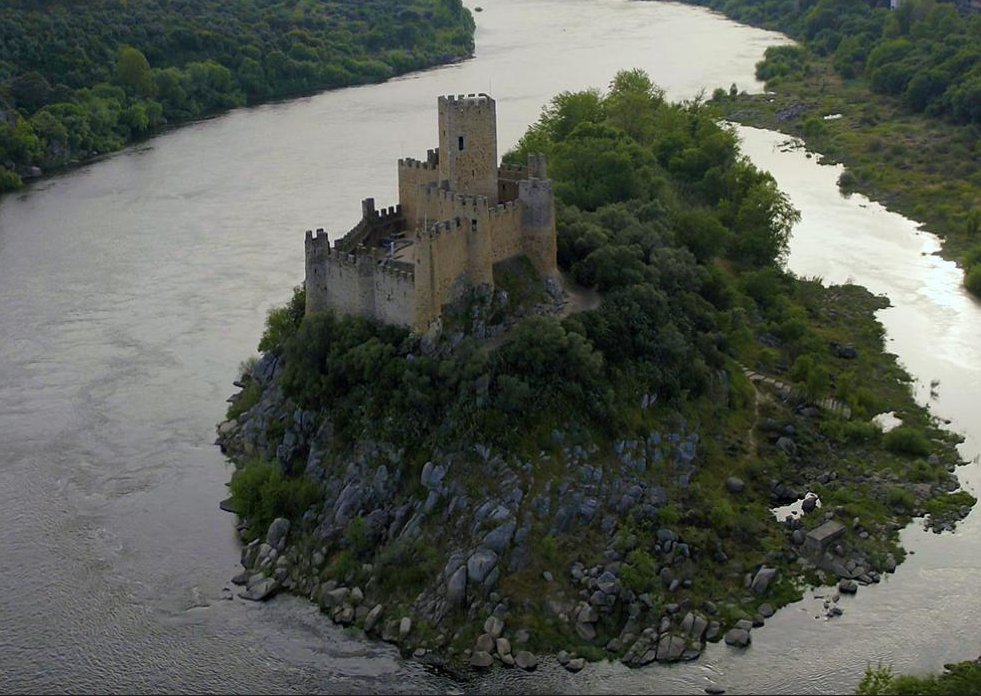AMMSP80's tweet photo. Almourol Castle, Portugal 🇵🇹 https://t.co/8Zcn3dnidv