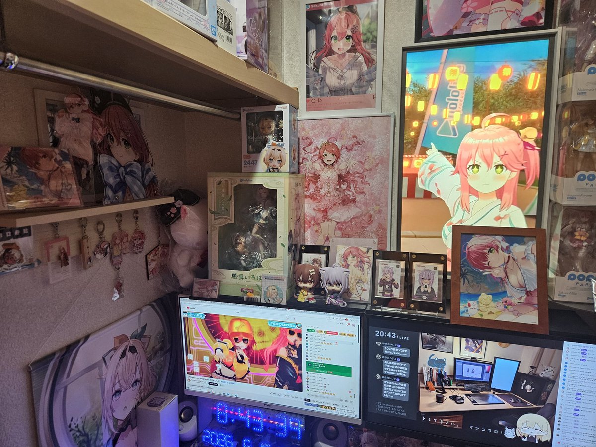 ryo_e_okakoro's tweet photo. 作業部屋という名の実はウォークインクローゼットにPC2台なのでこれぐらいの時期から暑さで…(´･ω･)
#ぶらいぶ https://t.co/Q9u9Xkadt4