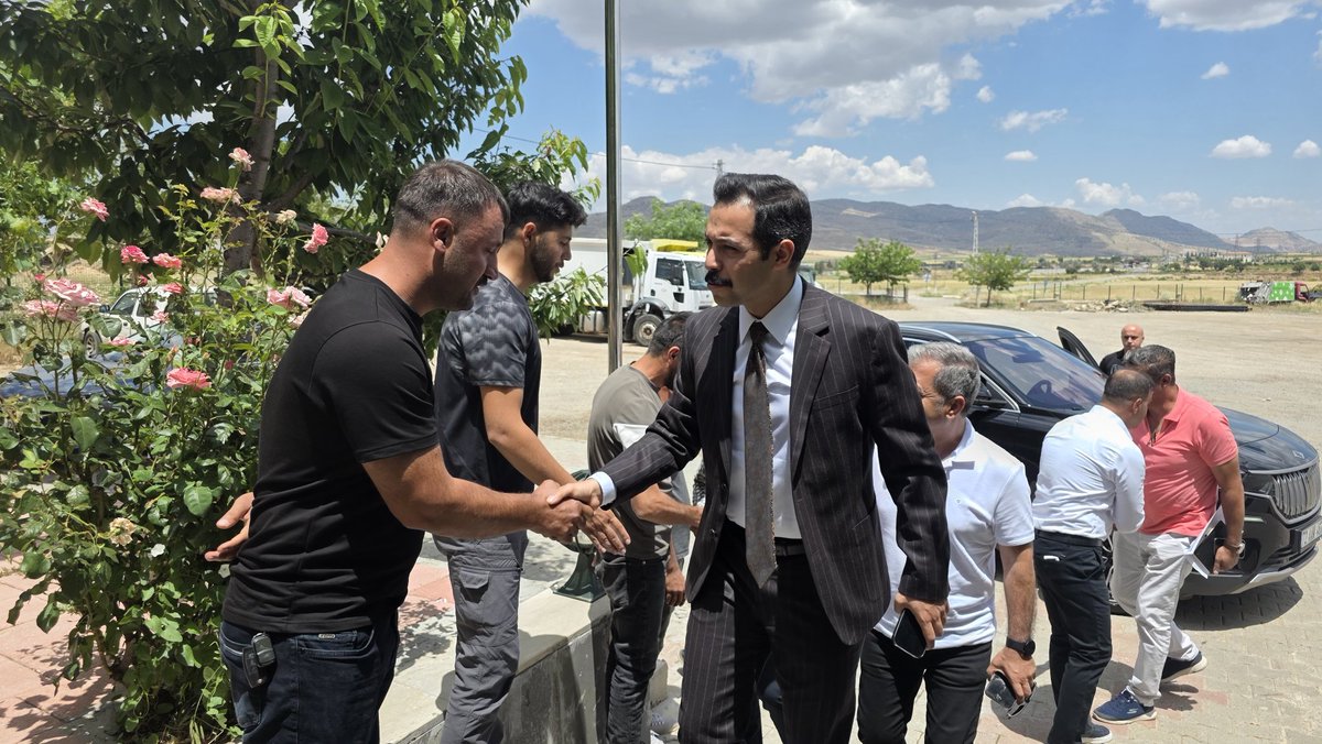gercuskay's tweet photo. Kaymakamımız @MehmetZahidUzun  İlçe Özel İdare Şantiyesini ziyaret etti.

Kaymakamımıza ziyaret esnasında İl Özel İdaresi Yol Şube Müdürü Şehmuz Sevilmez, İlçe Özel İdare Müdür Vekili Mehmet Irmak, İlçe Köylere Hizmet Götürme Birliği Müdürü Mehmet Salih Orak ve İl Genel Meclis Üyesi Emin Soyvural eşlik etti.
