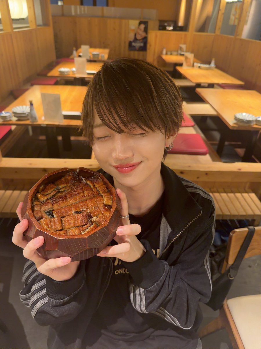 Rei_newpoem's tweet photo. ひつまぶしだ〜✨ https://t.co/4SojaRZmFi