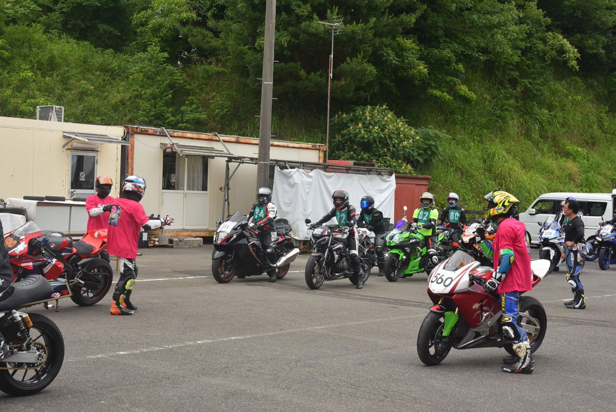 RidersParadise7's tweet photo. 6月14日ラ・パラ❣️
1. フォトアルバムアップ https://t.co/v13jSXsK5X
2. ランキング更新https://t.co/w361cU5V3I 
3ヶ月ぶりの日曜開催 初めての方もいっぱい😍エアバッグ相談会も開かれて楽しい1日になりました❤️
今週18日は車とバイクのショートコースの遊び場『2&amp;4』だよ～😊

#ラパラ #鈴鹿ツイン https://t.co/upy12tu40i