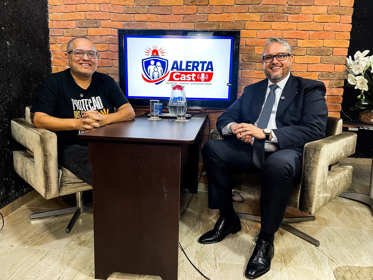 JaderCruzPsi's tweet photo. Nesse episódio conversei com o Victor Mazzei, advogado especialista em direitos violados das famílias atípicas.
Seguimos firmes, trocando ideias, vivências e histórias.
Porque a visão é essa, a construção coletiva de soluções.
Episódio completo disponível nesta terça. https://t.co/P1rb5FxEfd
