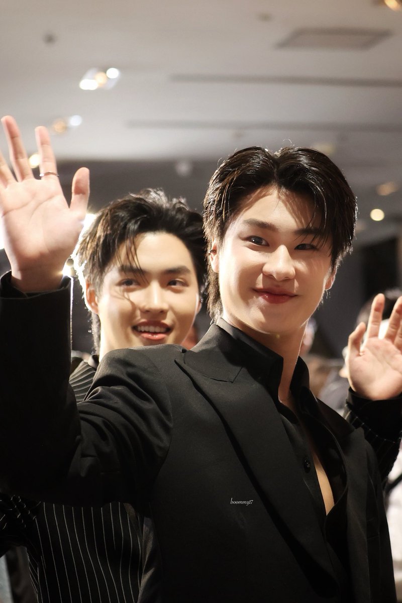 boommy17's tweet photo. หน้าหล่อหลัง…fannnnnn

LUKEMICK ONCE AGAIN GALA 

#ONCEAGAIN 
#อีกสักครั้ง 
#lukeso_ #mickmetas #lukemick https://t.co/3jwK3SAYIH
