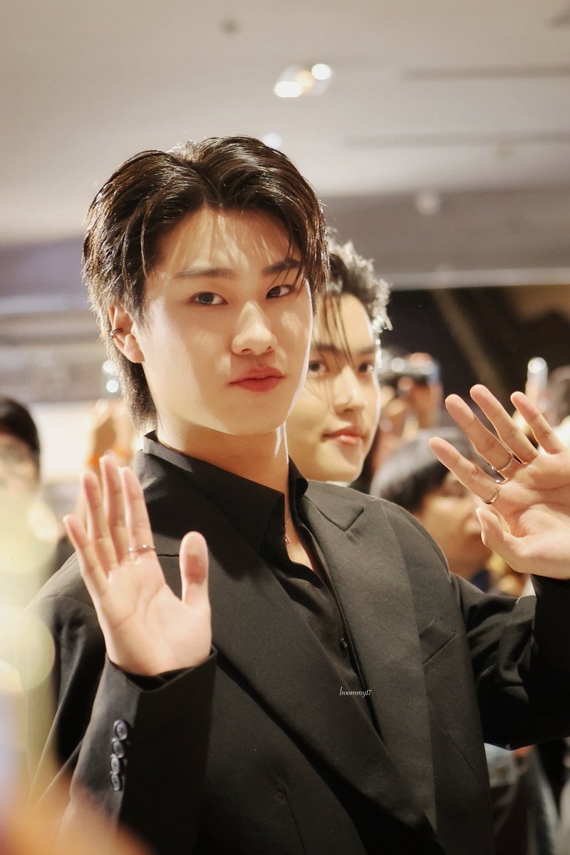 boommy17's tweet photo. หน้าหล่อหลัง…fannnnnn

LUKEMICK ONCE AGAIN GALA 

#ONCEAGAIN 
#อีกสักครั้ง 
#lukeso_ #mickmetas #lukemick https://t.co/3jwK3SAYIH
