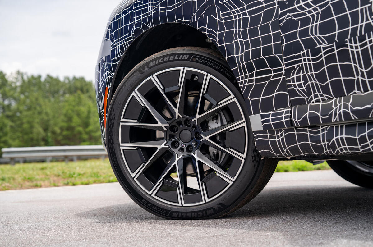 autocar's tweet photo. New BMW X5 hasn't gone completely electric - there's petrol too! ⛽️🤩 https://t.co/DlY6JHOjnY https://t.co/STbuIMErlF