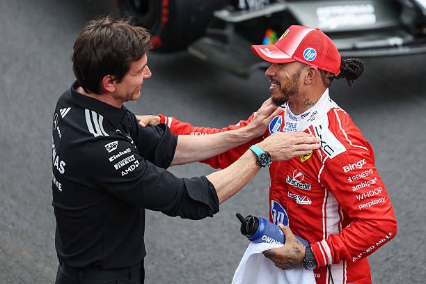 GazzettaFerrari's tweet photo. 🚨 | Toto Wolff on a title battle with Lewis Hamilton:

 “I'd rather not fight with him for a title, because I know what he's capable of.”

“If he smells blood, he goes.” https://t.co/nAvATtaZSK